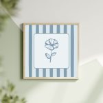 Dusty Blue Floral Stripe Poster – Minimal Çiçek İllüstrasyonu | Kare Duvar Dekoru - Görsel 2