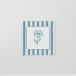 Dusty Blue Floral Stripe Poster – Minimal Çiçek İllüstrasyonu | Kare Duvar Dekoru